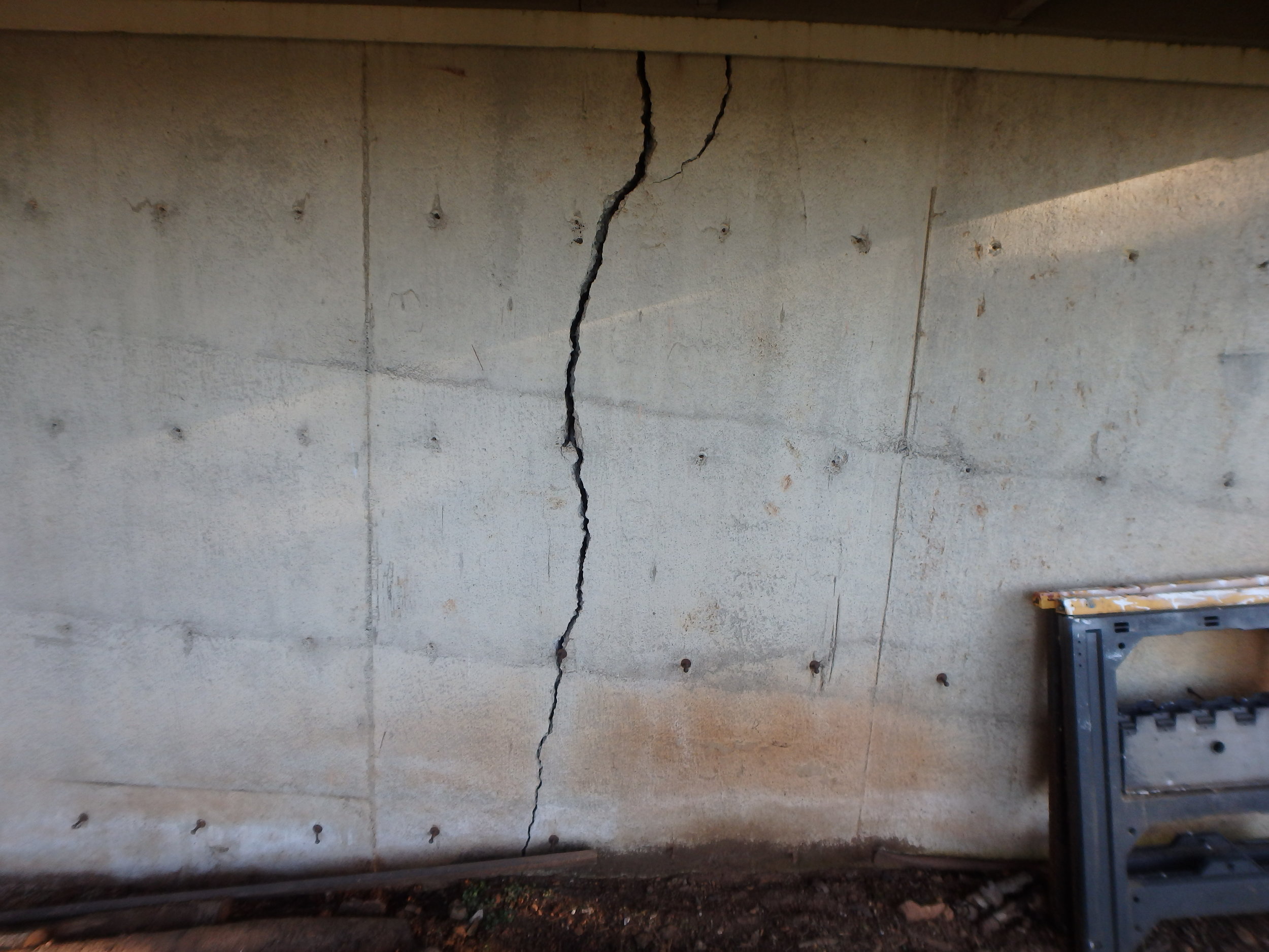 Vertical Foundation Cracks How to Spot